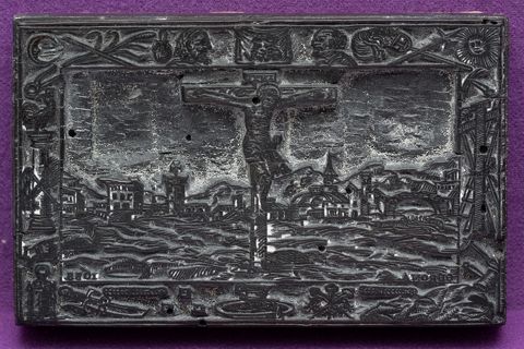 Crucifixió amb Girona de fons